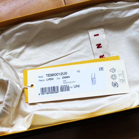 BNWT AW22 MARNI CELL PHONE SHOULDER BAG - Picture 4 of 5